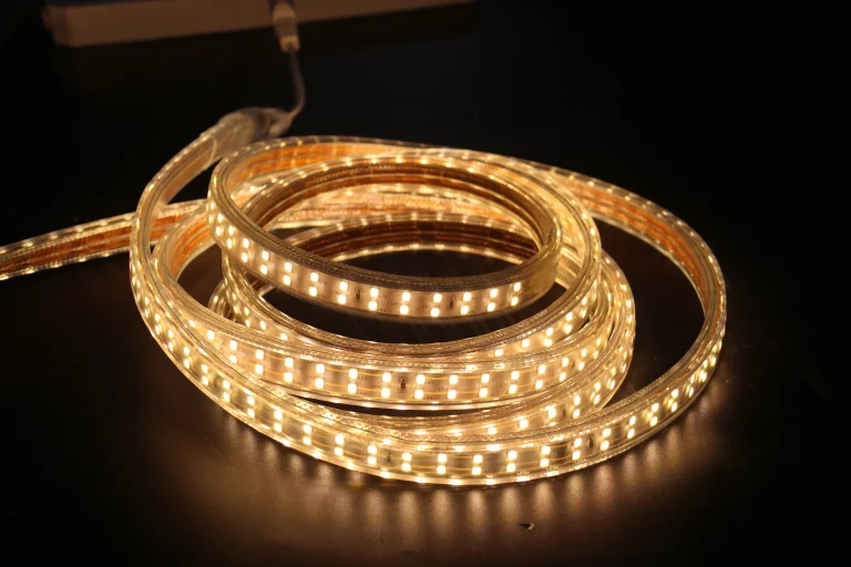 LED高電圧ライトストリップと低電圧ライトストリップの違いは何ですか？