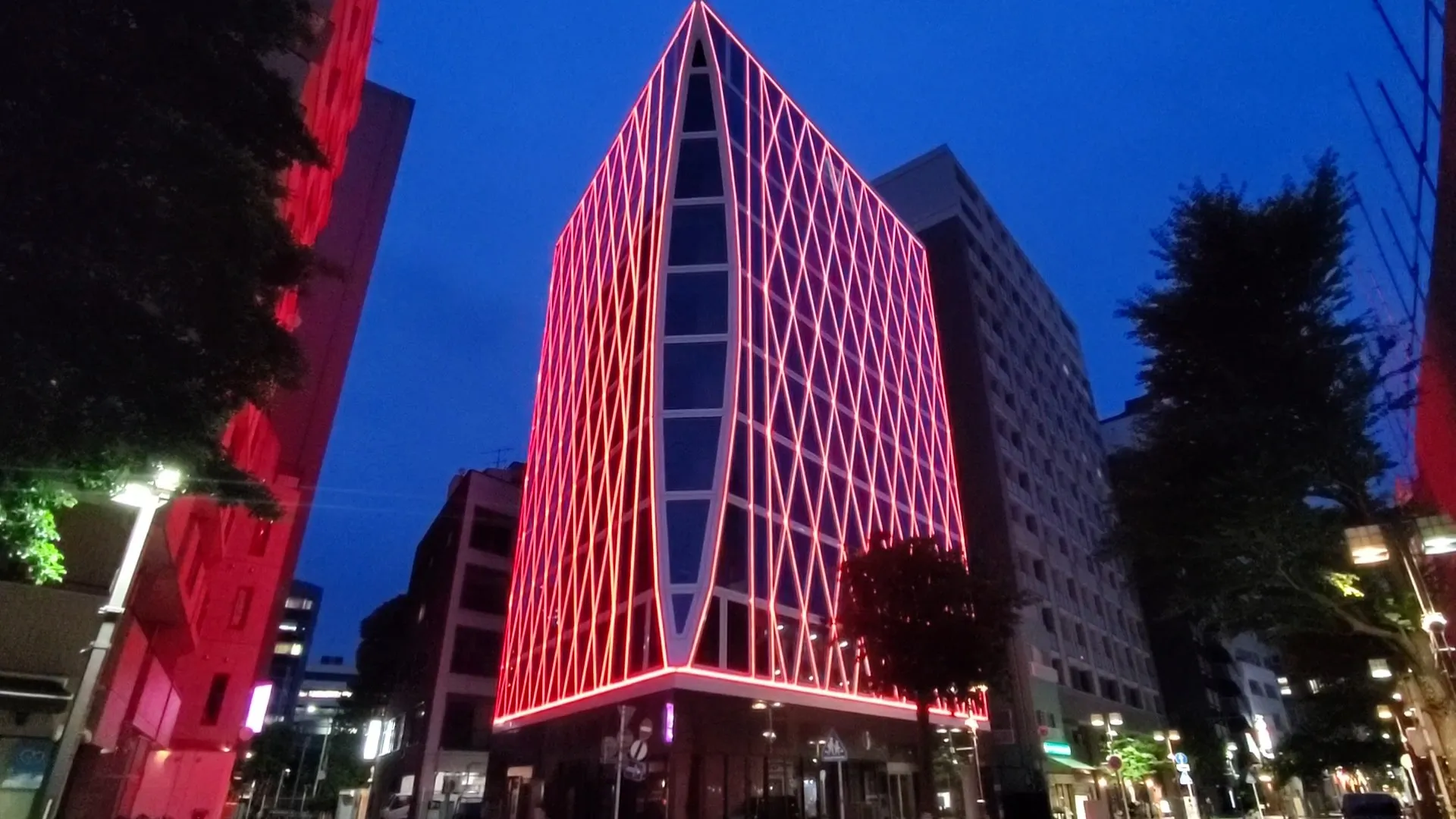 Building facade LED lighting